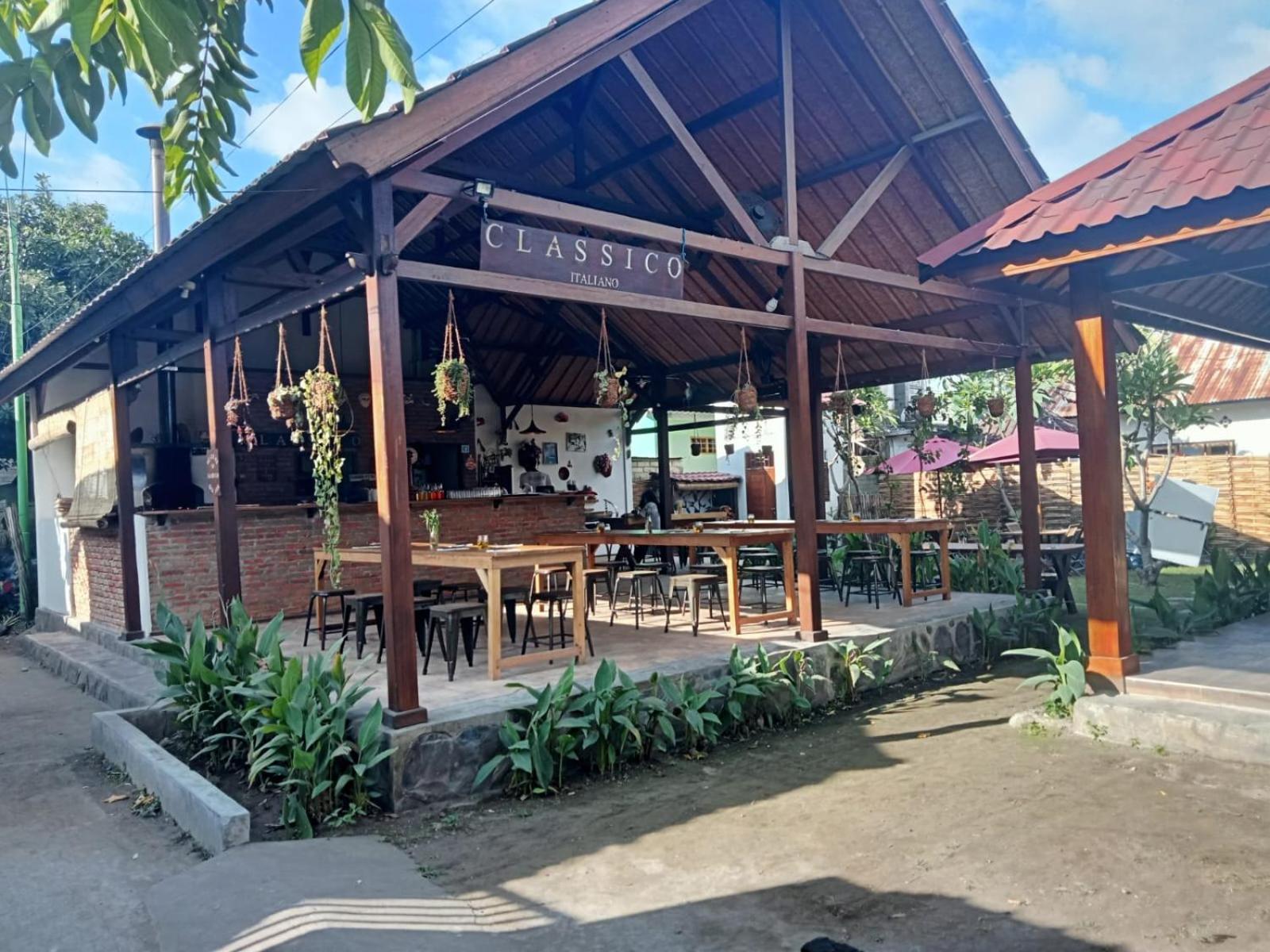 Classico Italiano Bed & Breakfast Gili Air Bagian luar foto